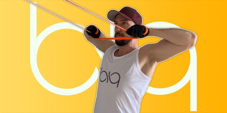 biqbandtraining face pulls with resistance band